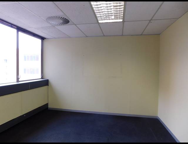 4,664M² OFFICE TO LET IN FERNDALE